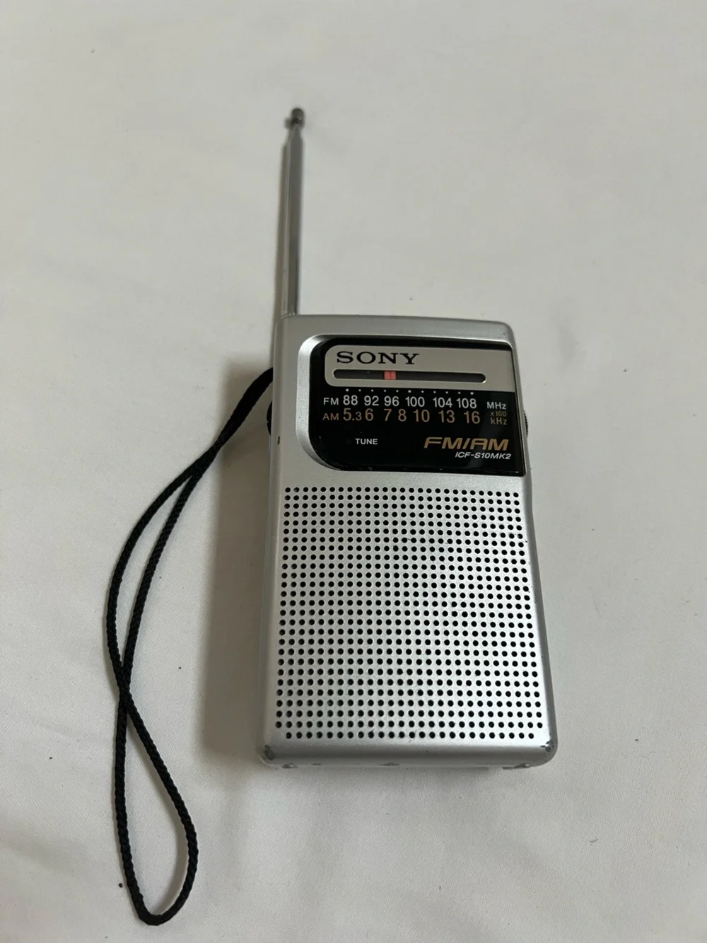 Sony Radio Transistor Pocket FM/AM Receiver Silver ICF-S10MK2 WORKING 2 AA
